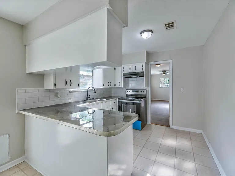 2778 FM 3277 — Photo 8