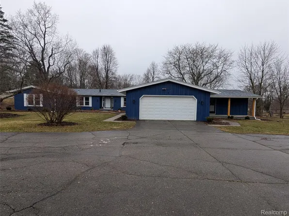 6353 Perry Rd, Grand Blanc, MI 48439