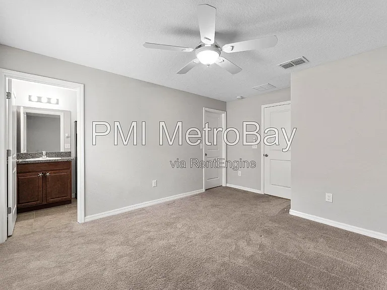 9703 Sage Creek Dr — Photo 32
