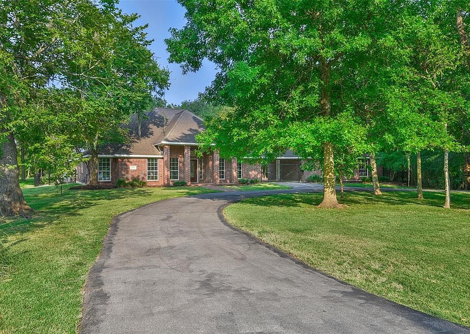 1st image of 2303 Pine Dr