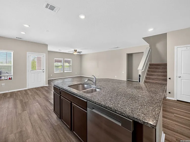 2902 Daisy Mdw — Photo 4