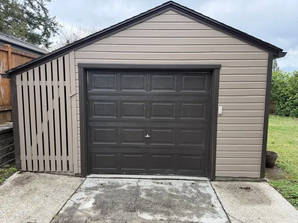 323 NE 158th St, Seattle, WA 98155