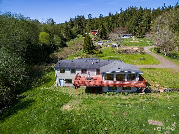 4th image of 320 Joan Street