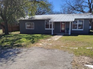 415 8th St, Bandera, TX 78003