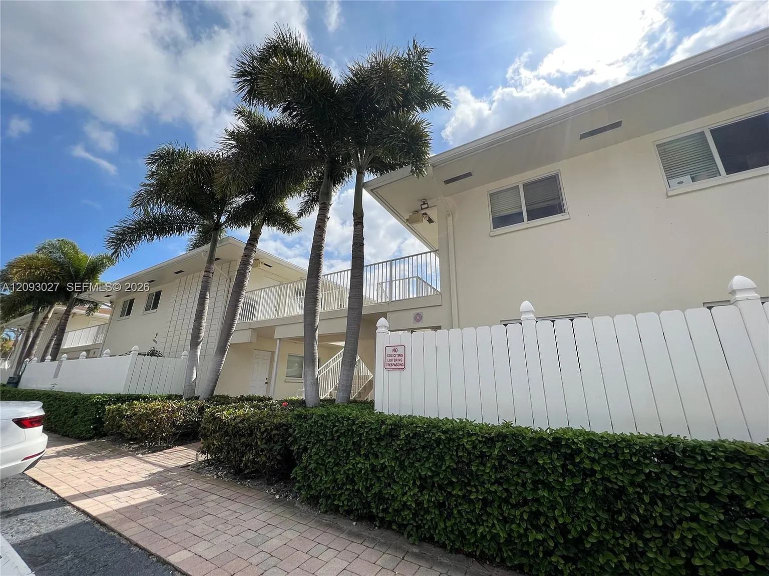 Lucaya Condo — Photo 2