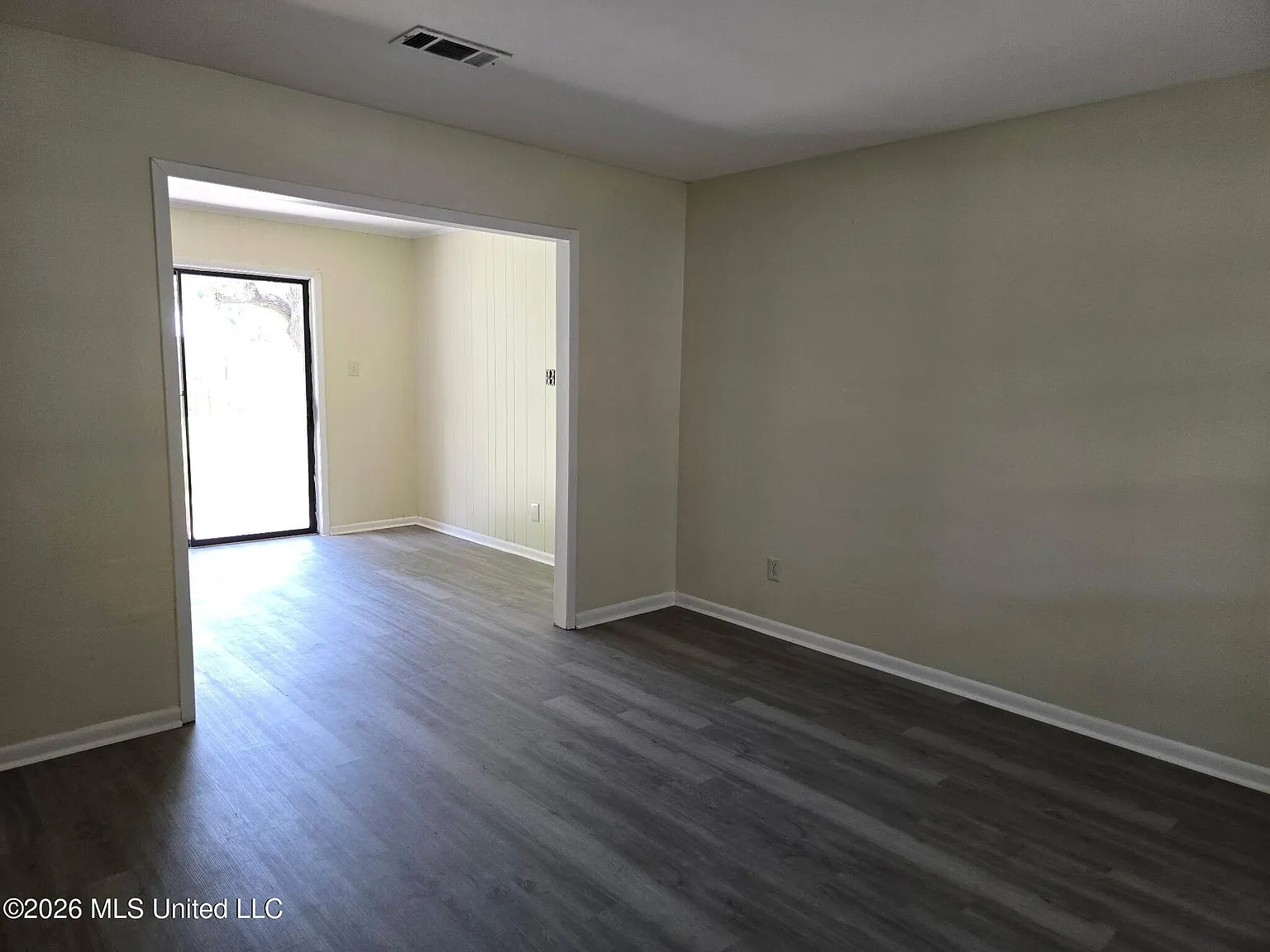3 bed, 1.5 bath, 1000 sqft, $1,200 — Photo 4