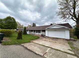 748 Ridgewood Dr, Coshocton, OH 43812