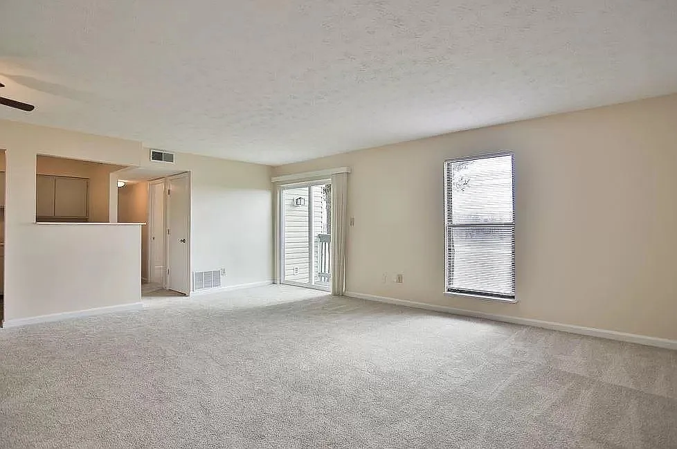 2 bed, 1056 sqft, $1,095 — Photo 1