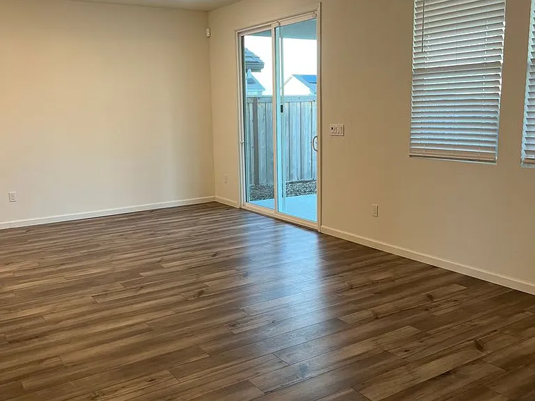 830 Valencia St — Photo 6