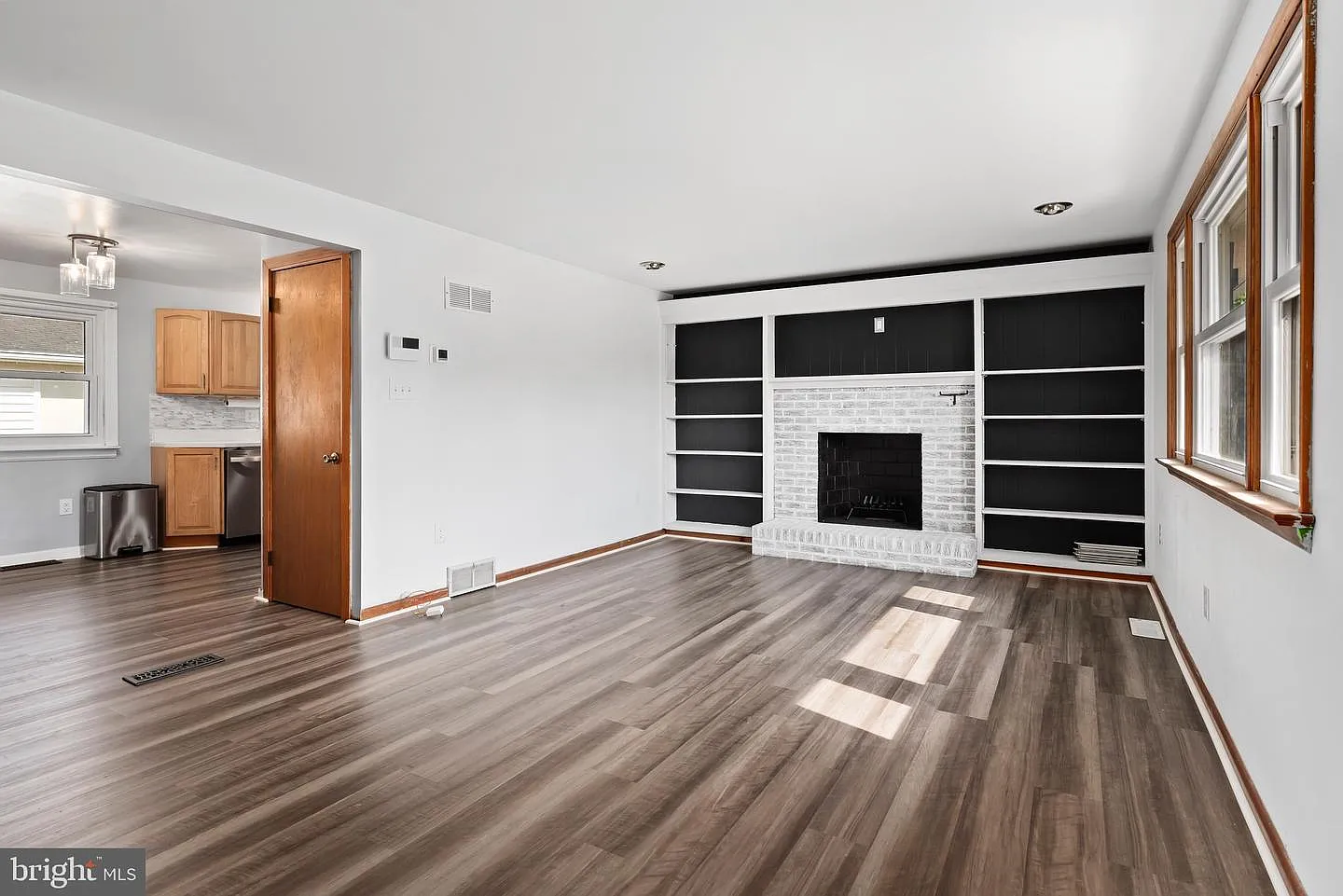 3 bed, 1275 sqft, $2,100 — Photo 3