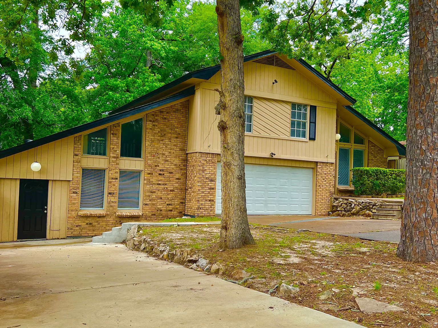4 bed, 2000 sqft, $2,150 — Photo 2