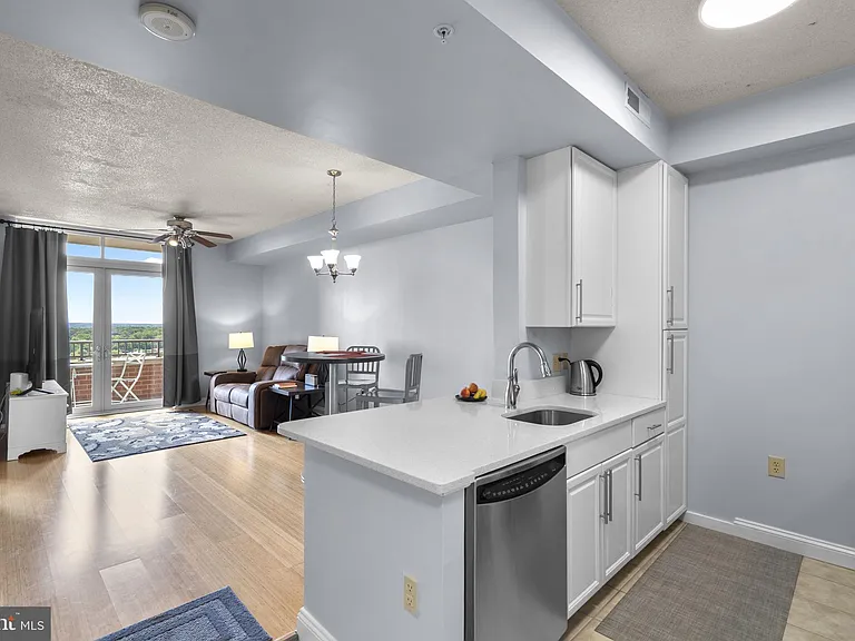 11760 Sunrise Valley Dr #905 — Photo 2