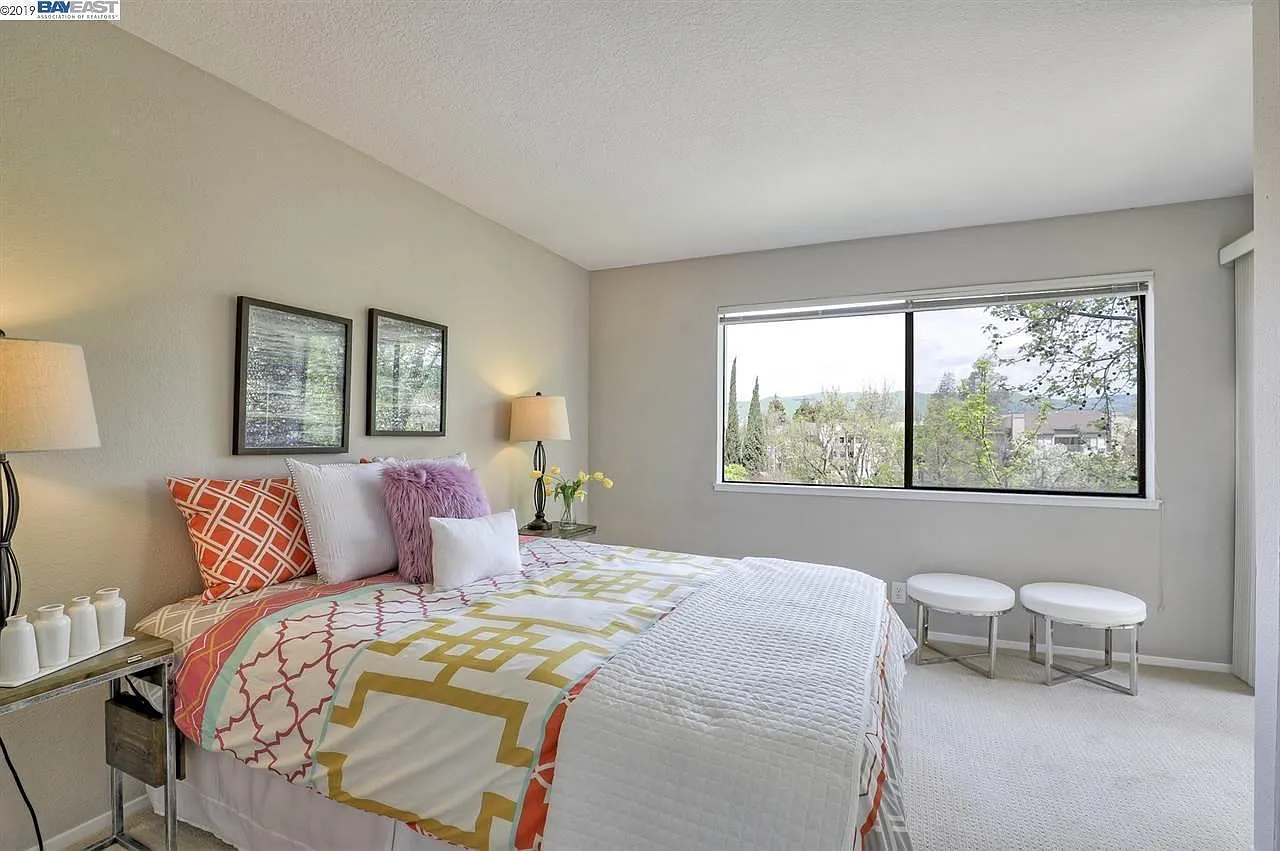 2 bed, 1053 sqft, $3,300 — Photo 2