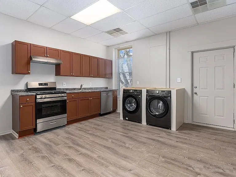 73 S Main St #2R — Photo 6
