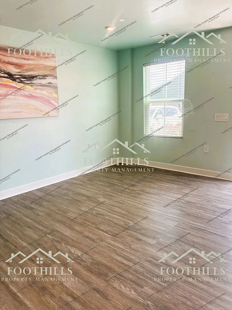 3 bed, 2.5 bath, 1636 sqft, $1,795 — Photo 2