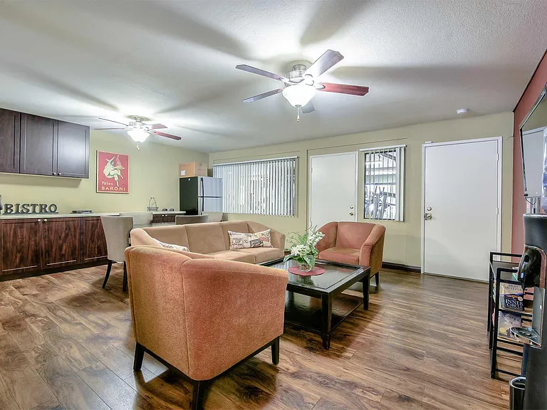 Summit Apartments — Photo 9