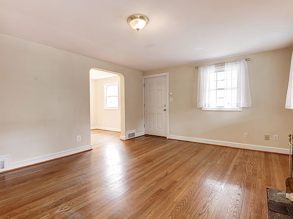 5th image of 1300 N Taylor St