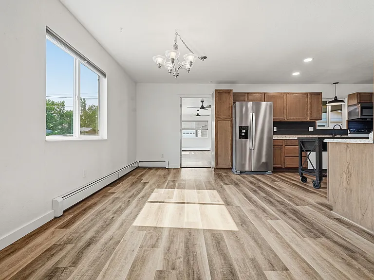 2045 Gunnison Ave — Photo 7