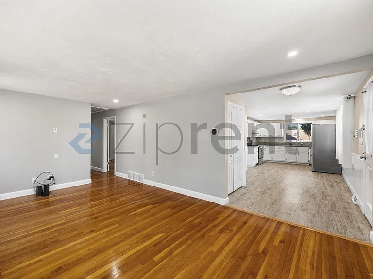 371 Salem St — Photo 4