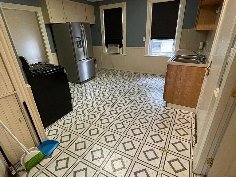 39 Dean St #1 — Photo 6