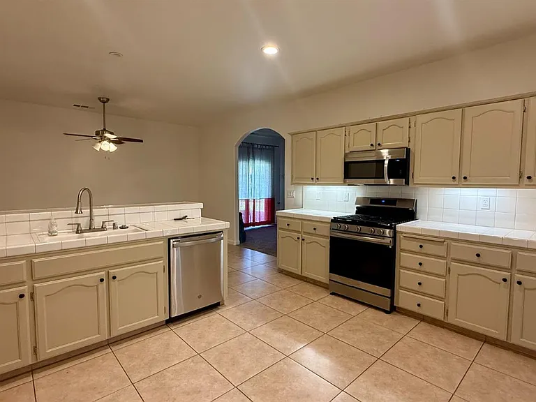 1548 W Hampton Cir — Photo 8