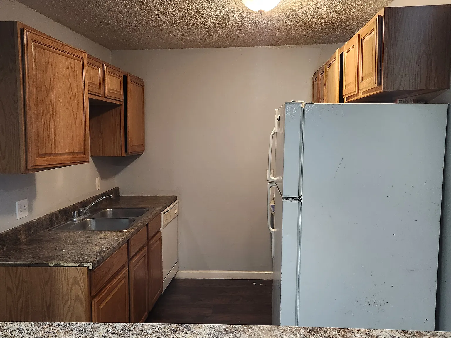 3 bed, 780 sqft, $1,200 — Photo 3