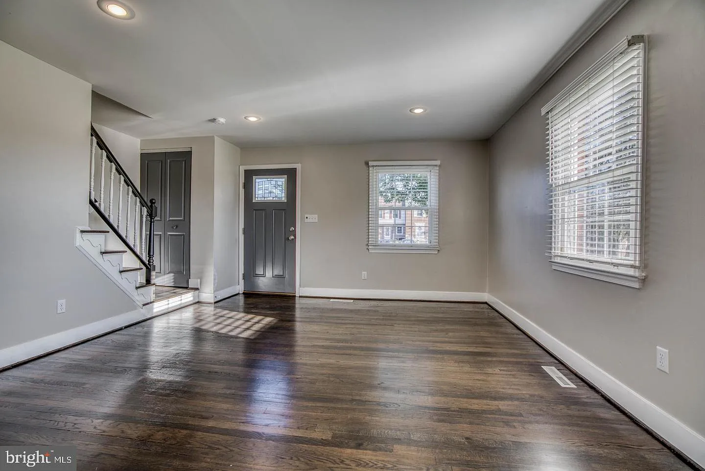 3 bed, 2.0 bath, 1819 sqft, $2,500 — Photo 3