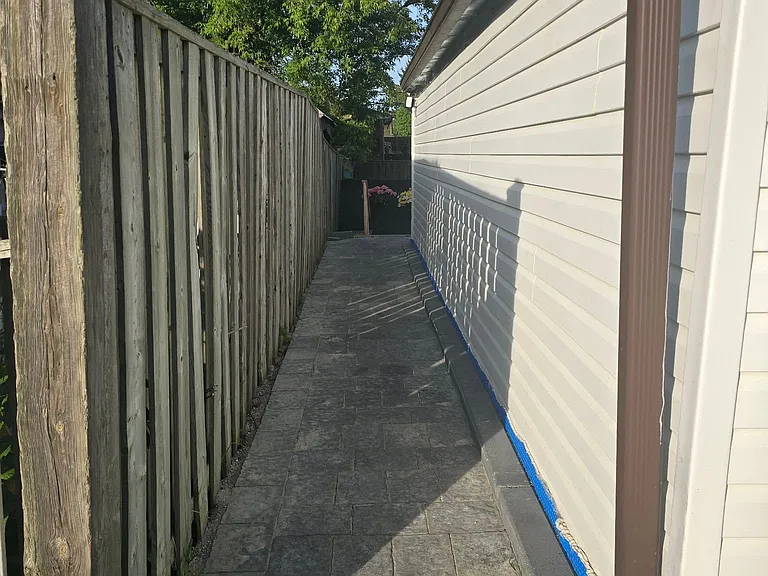 869 Grenoble Blvd — Photo 3