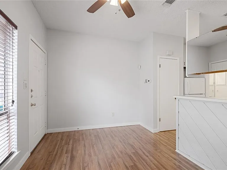 2210 Pearl St #205 — Photo 3