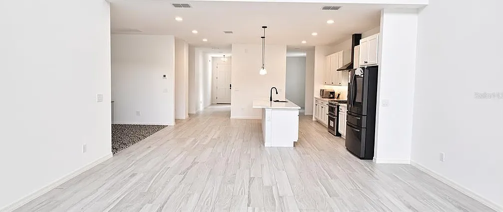 5 bed, 4.5 bath, 3258 sqft, $4,500 — Photo 4
