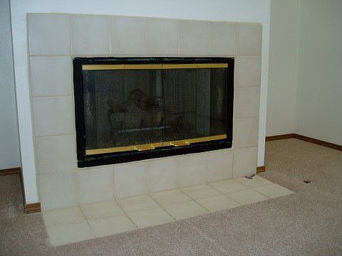 Gas log fireplace with tiled hearth