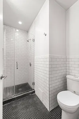 Bathroom, photo 1