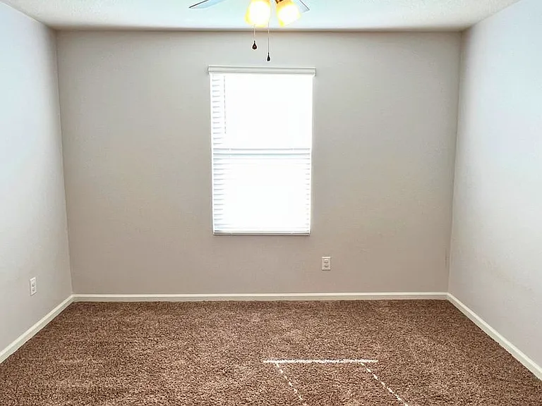 204 Hayworth Ct — Photo 11