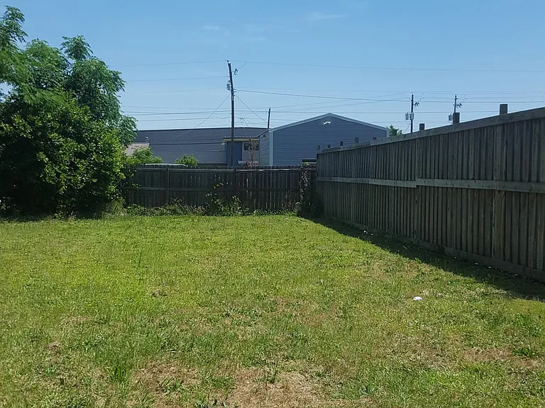 3122 Bell Dr — Photo 11