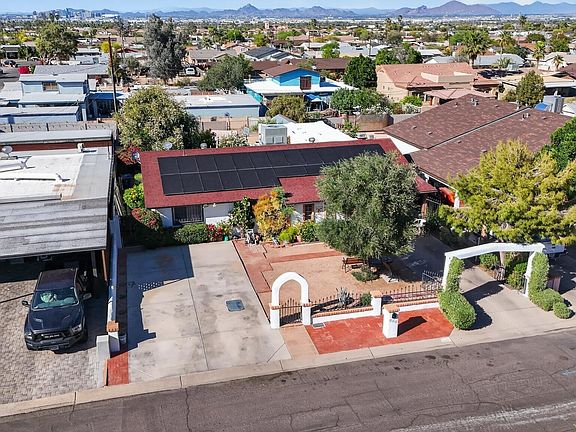3rd image of 734 E DESERT Drive S
