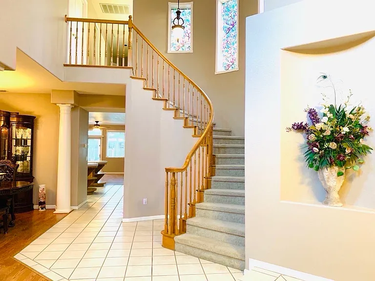 390 Babson Dr — Photo 3