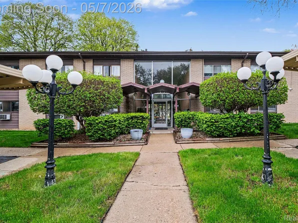 995 N Cass Lake Rd APT 144, Waterford, MI 48328