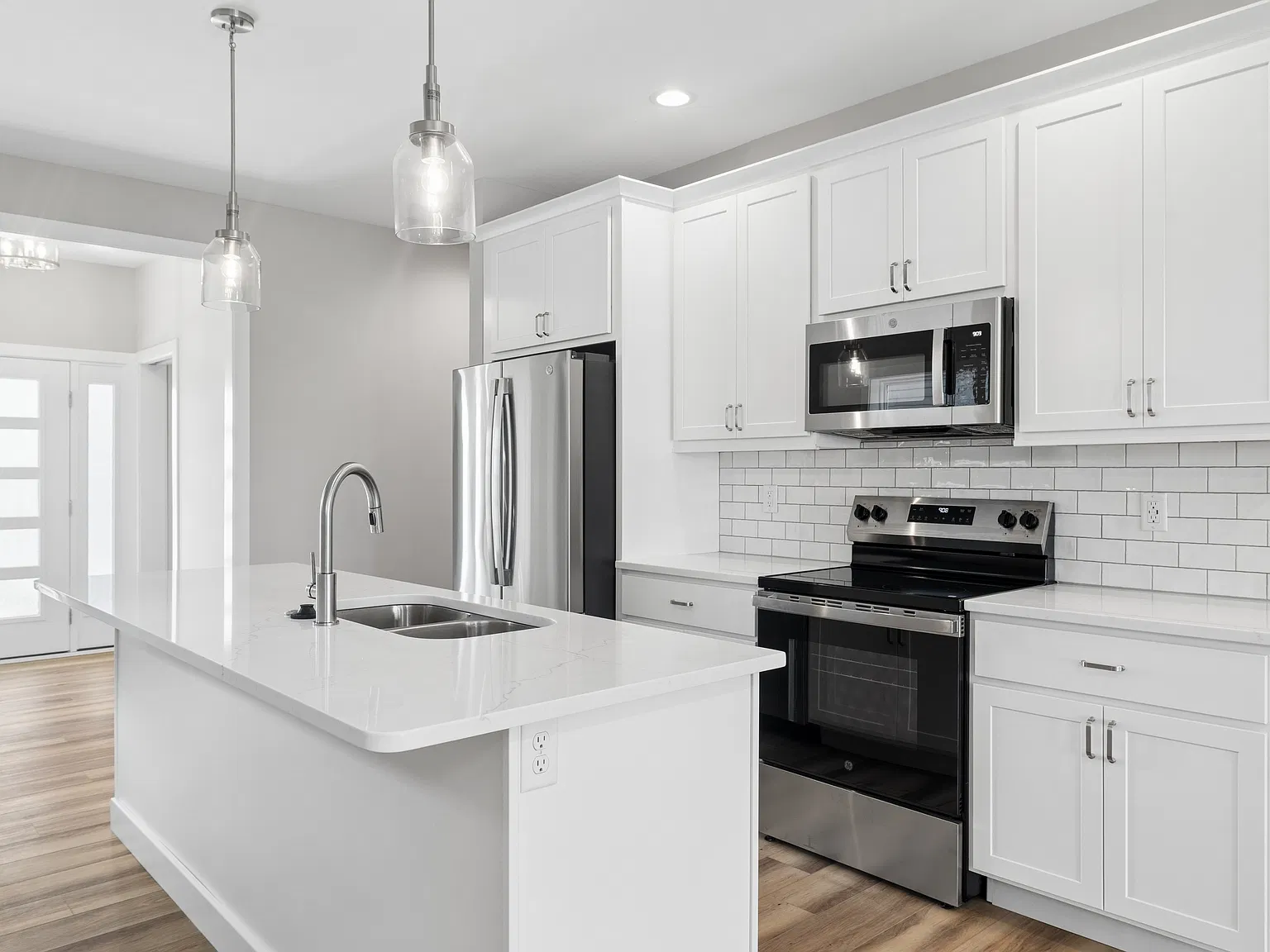 2 bed, 1310 sqft, $3,299 — Photo 2