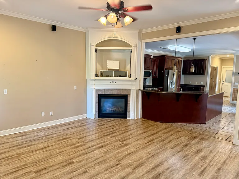 364 Springhill Dr — Photo 3