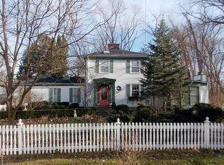 5N271 Powis Rd, Wayne, IL 60184