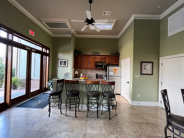 445 W Blount Ave #314 — Photo 23