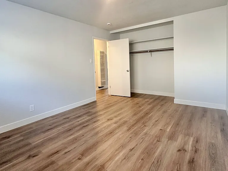 303 Pine Ave — Photo 10