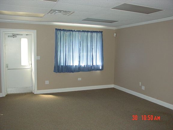 4th image of 903 S Railroad St