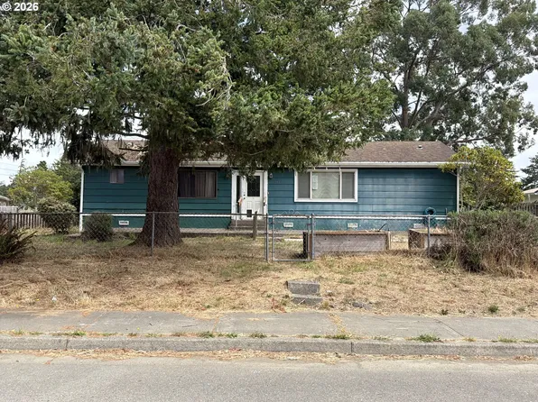 1375 Fenwick St, Coos Bay, OR 97420