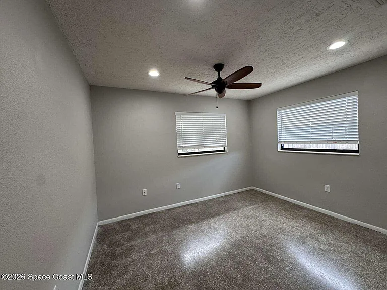 715 Clarke Ave — Photo 16