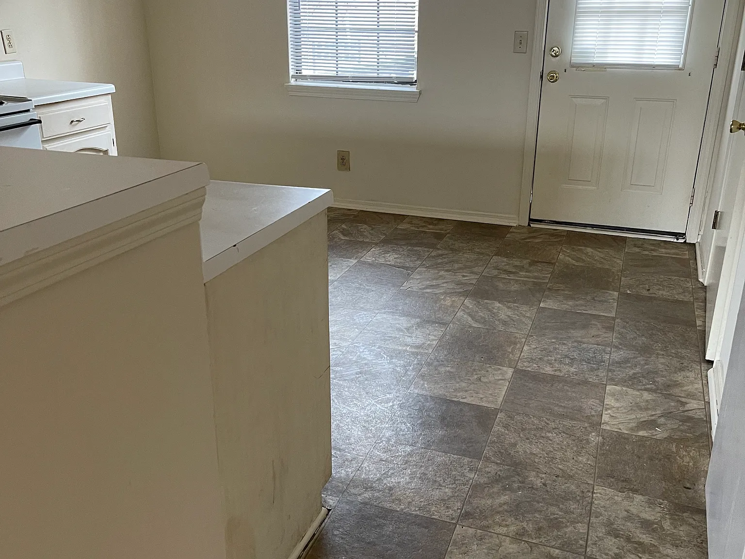 2 bed, 1.5 bath, 900 sqft, $1,225 — Photo 4