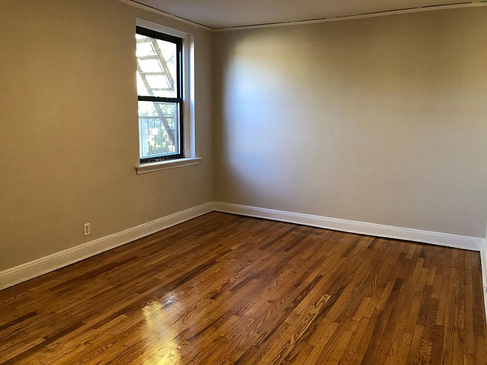 2nd image of 127 Ayers Ct APT F1