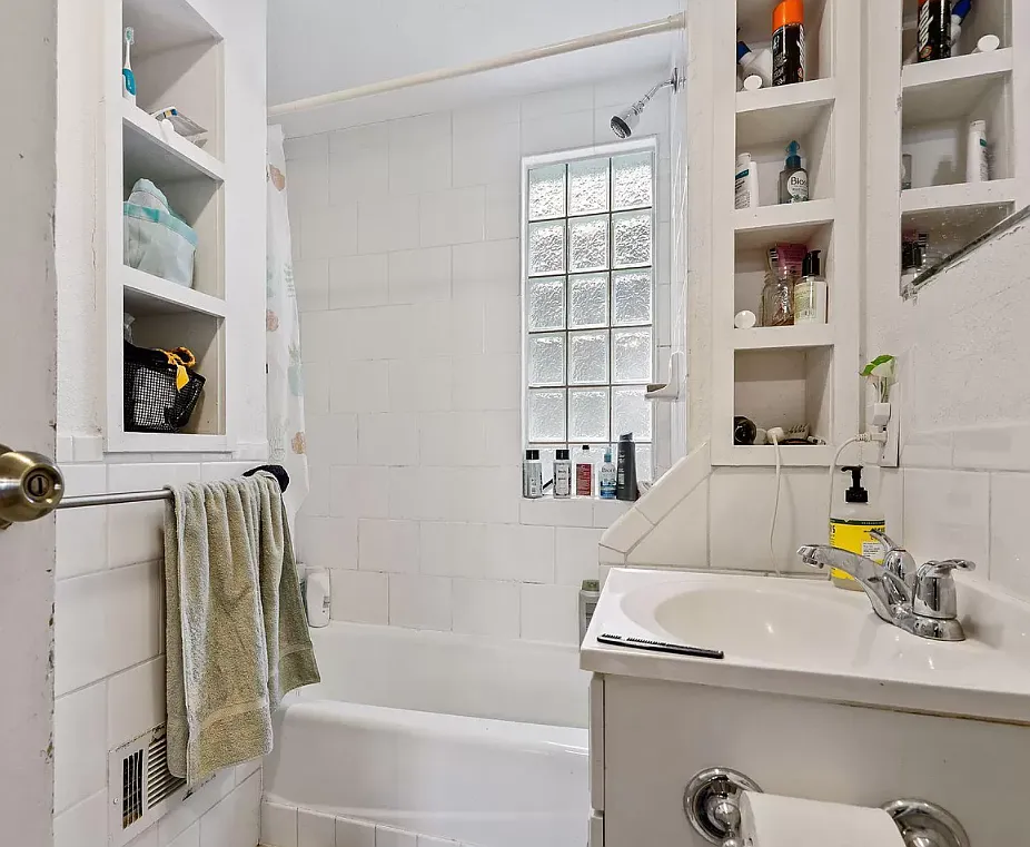 6 bed, $3,300 — Photo 2