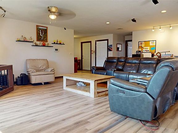 4th image of 1601 N Ward Rd