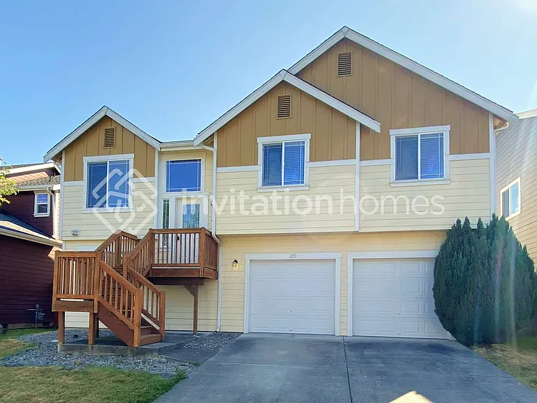 205 Phoenix Ave SW — Photo 1